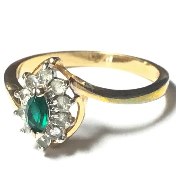 Vintage Gold Electroplated Cluster Ring with Emerald-Green Center Crystal - Picture 1 of 4